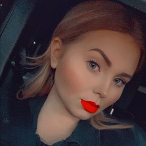 Meet your Posher, Evelyn